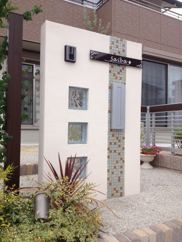 おしゃれなデザイン門柱のある外構 瀬戸市 エクステリア ガーデンの専門店 あずま造園土木